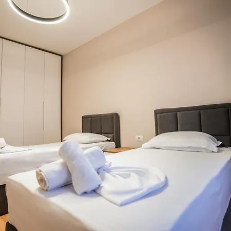 Lägenhet 2br At Café Flora - Skanderbeg Square Area