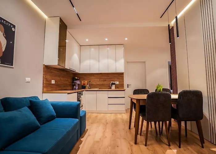 2br At Cafe Flora - Skanderbeg Square Area 公寓 *