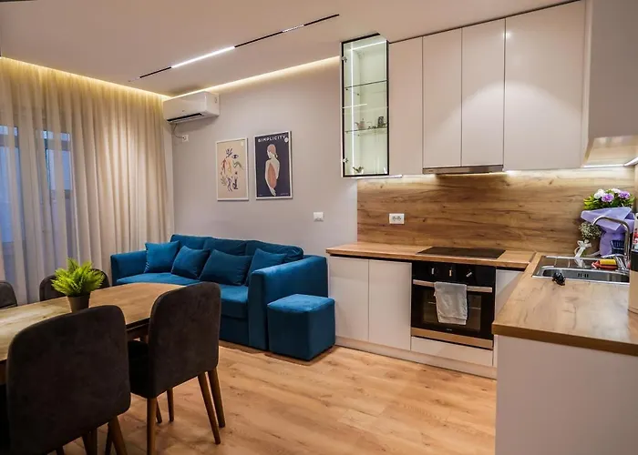 2br At Cafe Flora - Skanderbeg Square Area * 地拉那