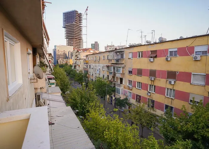 2br At Cafe Flora - Skanderbeg Square Area * 地拉那