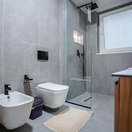 Appartement 2br At Cafe Flora - Skanderbeg Square Area Tirana